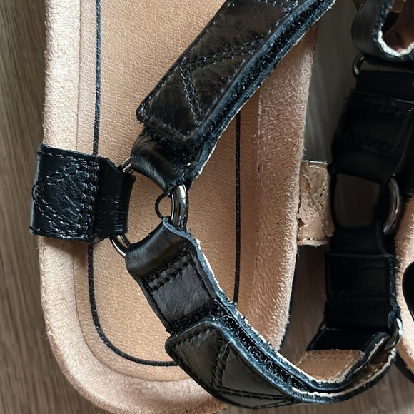 Vionic Sandals, Size 7, Black - Picture 4 of 7